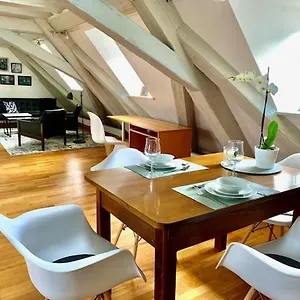 Ferienwohnung Im Palais Apartment